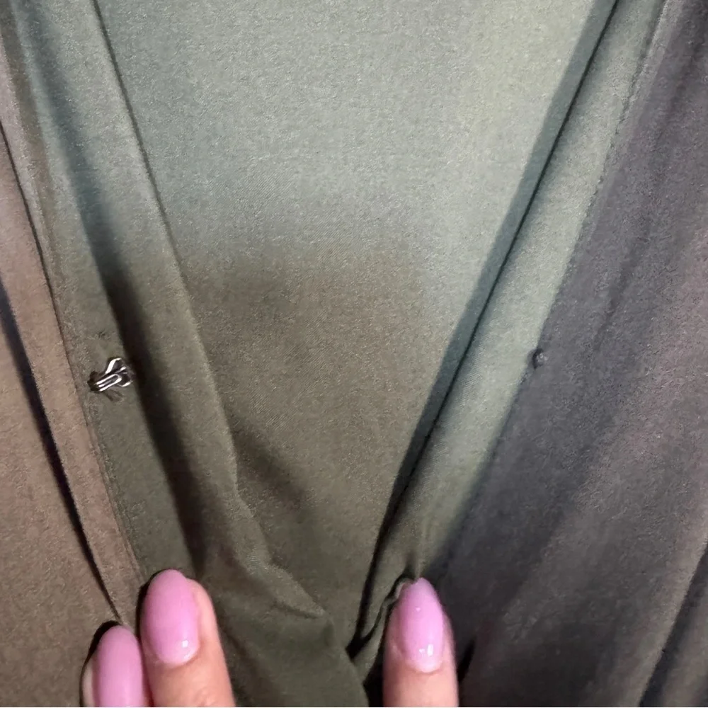 Banana Republic Blouson V-Neck Maxi Dress – Camo Green (Small) - Picture 6 of 8